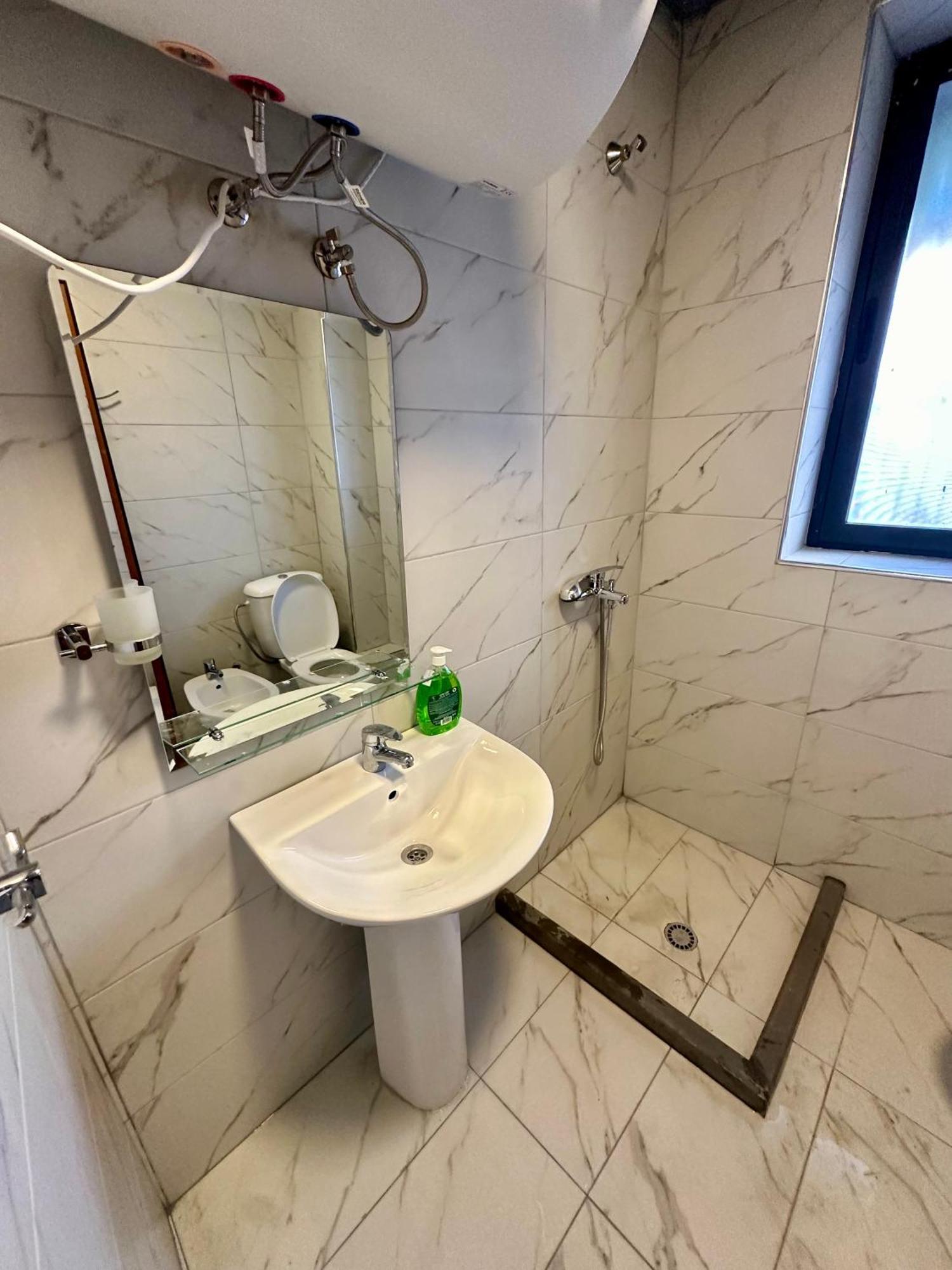 Krid Tirana Studio Flat Luaran gambar