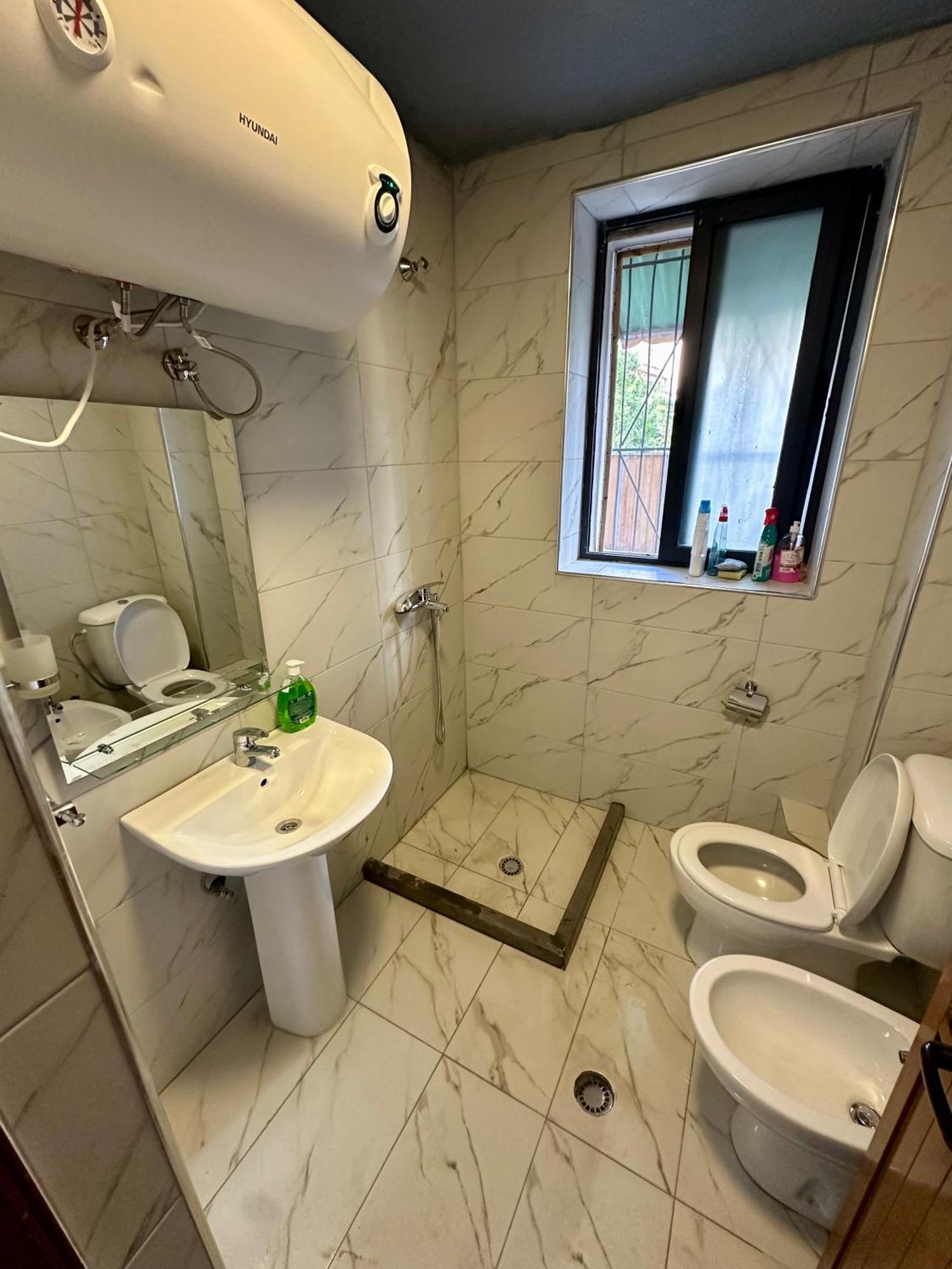 Krid Tirana Studio Flat Luaran gambar