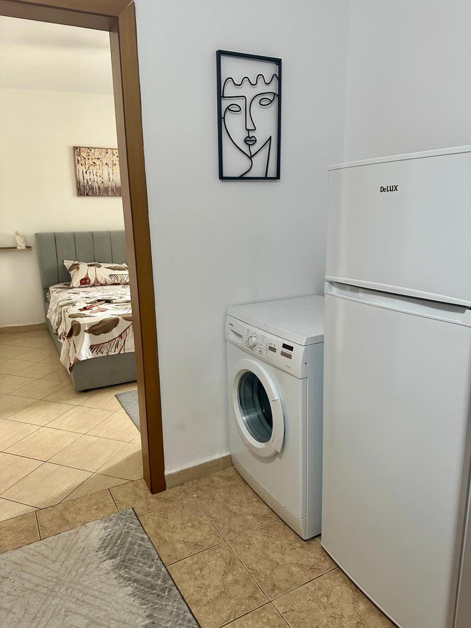 Krid Tirana Studio Flat Luaran gambar